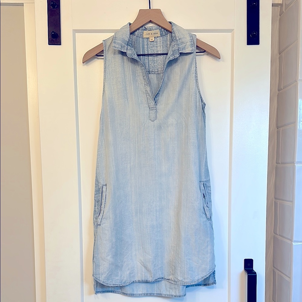 Cloth & Stone 
Light Blue Sleeveless Denim Dress XS
